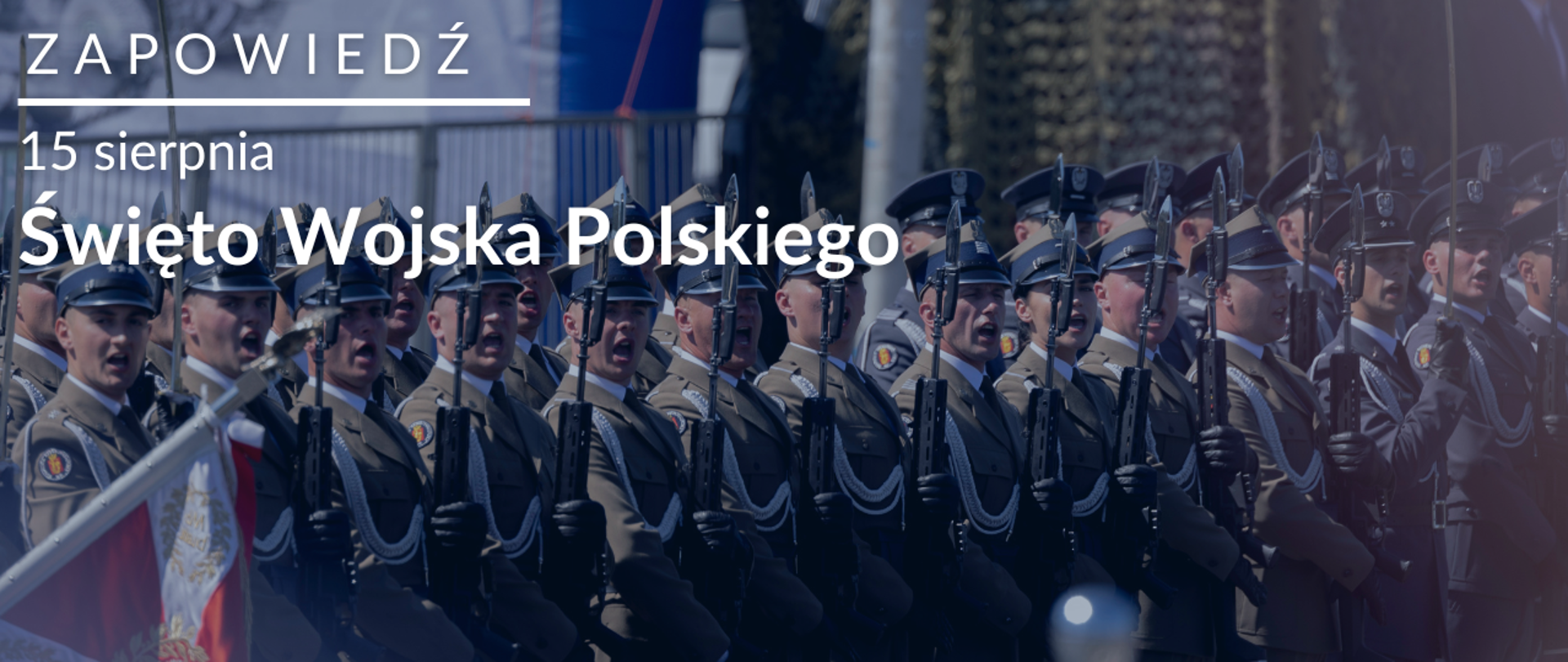 Wykrzykujący żołnierze stojący w szpalerze. W rękach trzymają karabiny. Na górze po lewej stronie napis: Zapowiedź - 15 sierpnia - Święto Wojska Polskiego