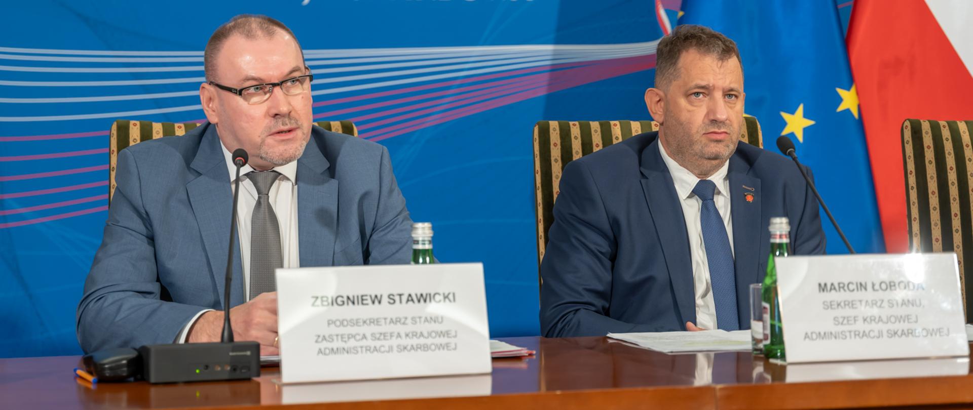 Konferencja w MF na temat audytów Krajowej Administracji Skarbowej w zakresie środków publicznych, na zdjęciu Zbigniew Stawicki Podsekretarz Stanu, Zastępca Szefa KAS oraz Marcin Łoboda Szef KAS