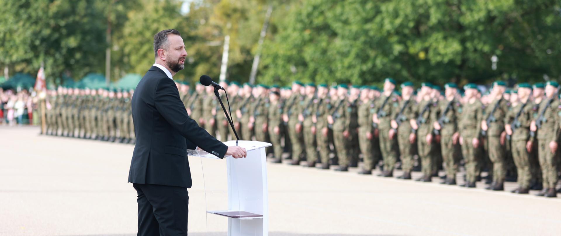 W sobotę 28 września w Wojskowej Akademii Technicznej wicepremier W. Kosiniak-Kamysz oraz wiceminister Stanisław Wziątek wzięli udział w uroczystej przysiędze wojskowej ochotników rozpoczynających studia w czterech uczelniach wojskowych.