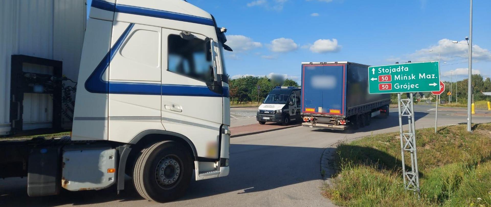 Ukraińskie ciężarówki, zatrzymane do kontroli przez patrol siedleckiej Inspekcji Transportu Drogowego na krajowej „pięćdziesiątce”, w pobliżu Mińska Mazowieckiego.