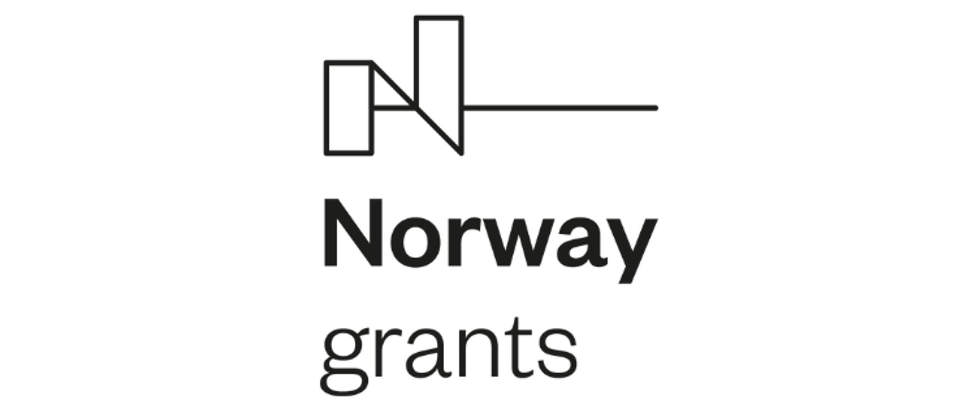 Białe tło. Czarne logo Funduszy Norweskich.