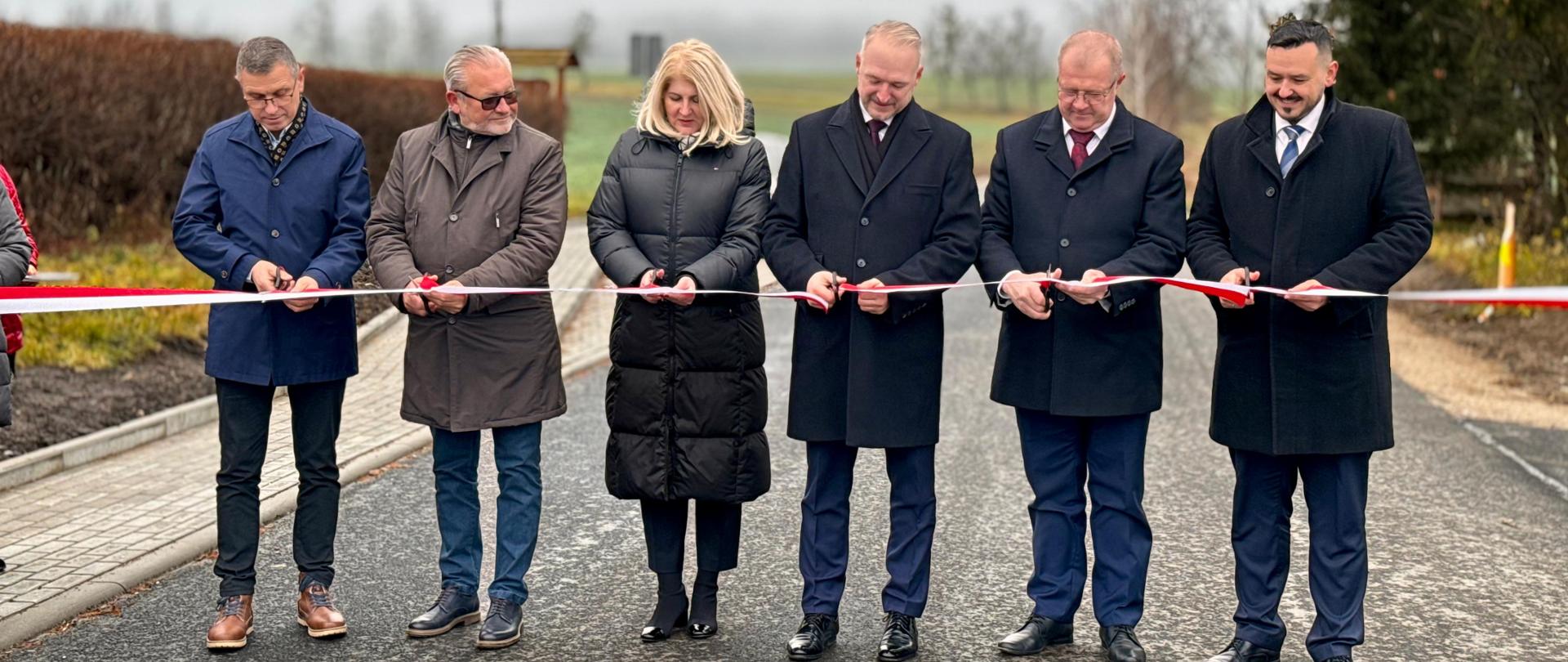 Uroczyste otwarcie inwestycji drogowych w miejscowości Troksy