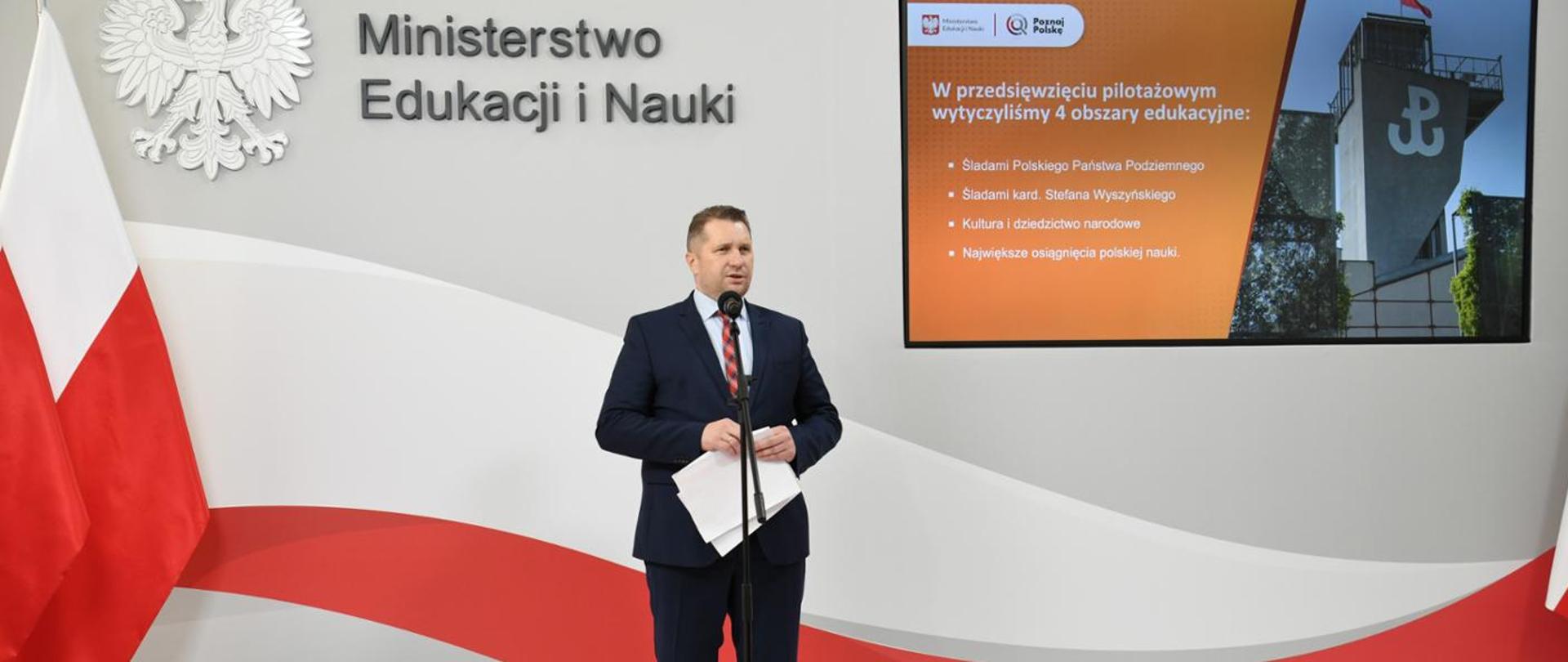 Minister Czarnek podczas konferencji 