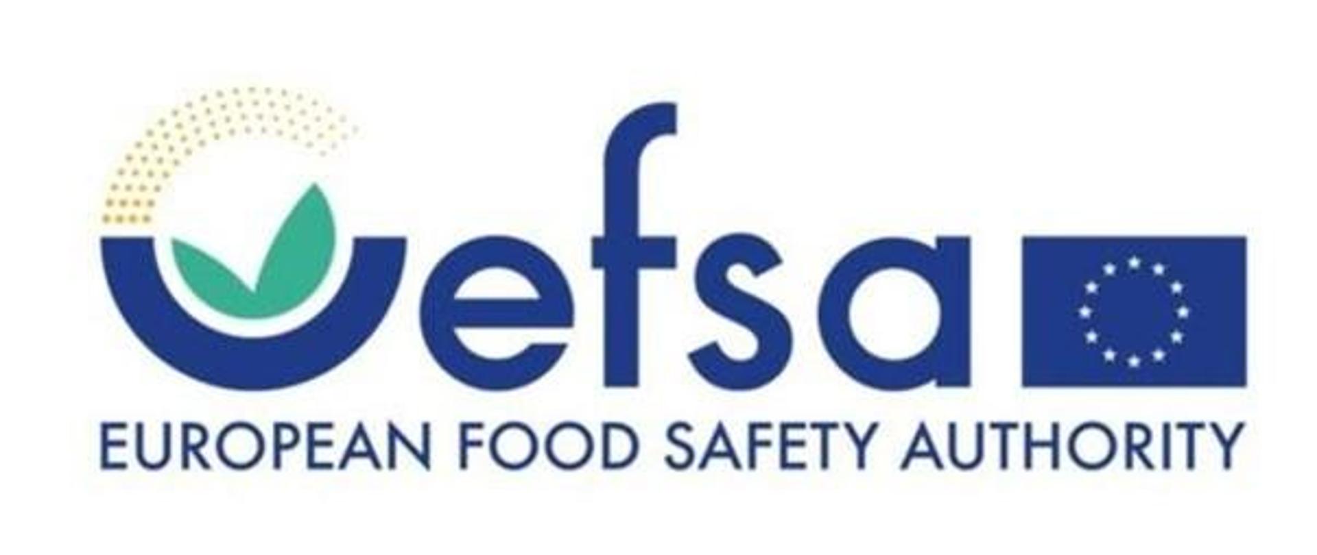Niebieski napis EFSA EUROPEAN FOOD SAFETY AUTHORITY, z lewej strony flaga Unii Europejskiej.