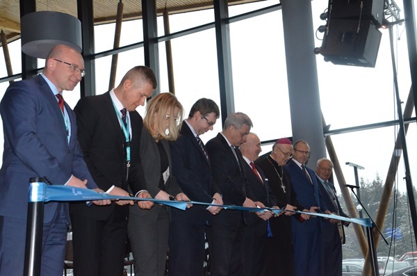 Wiceminister Jerzy Szmit podczas uroczystoci otwarcia Lotniska w Szymanach
