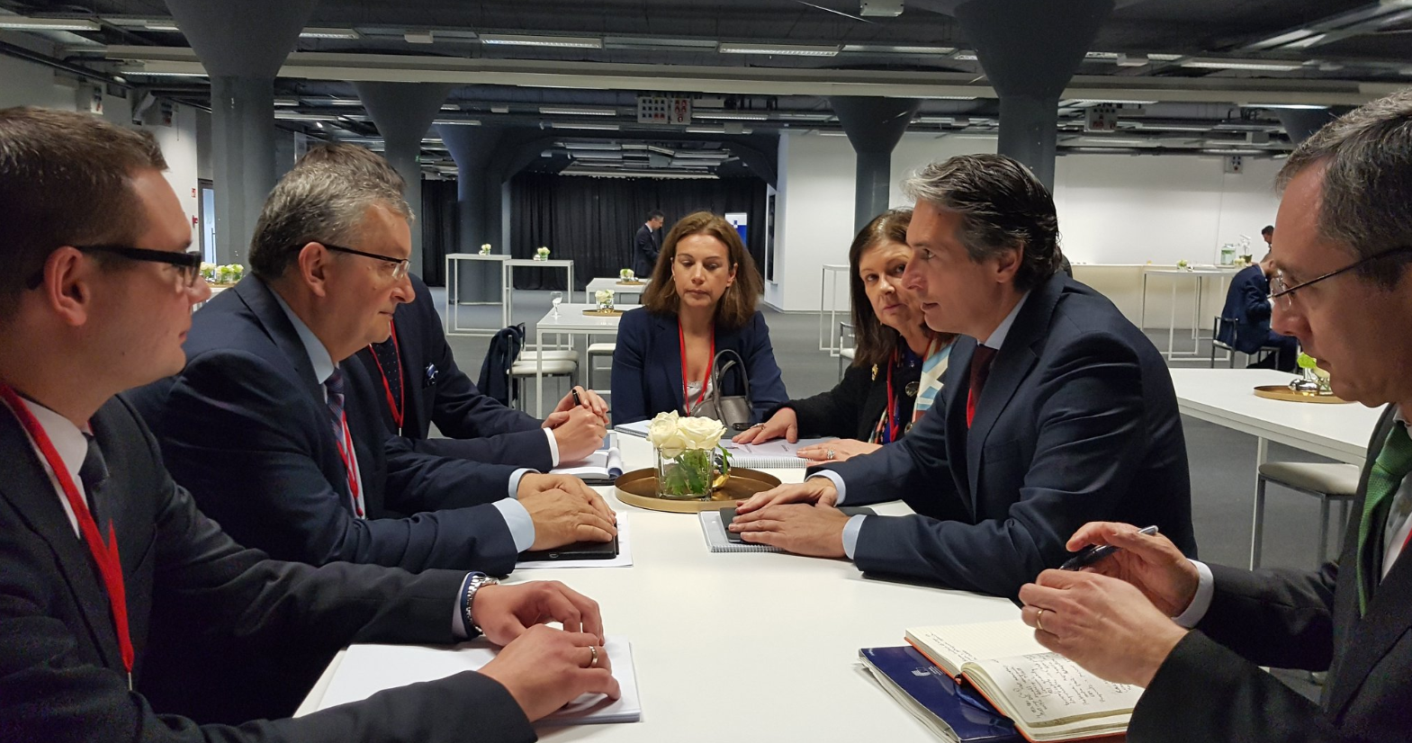 Minister Andrzej Adamczyk rozmawia z ministrem rozwoju Hiszpanii Iñigo de la Sern o Pakiecie Mobilnoci